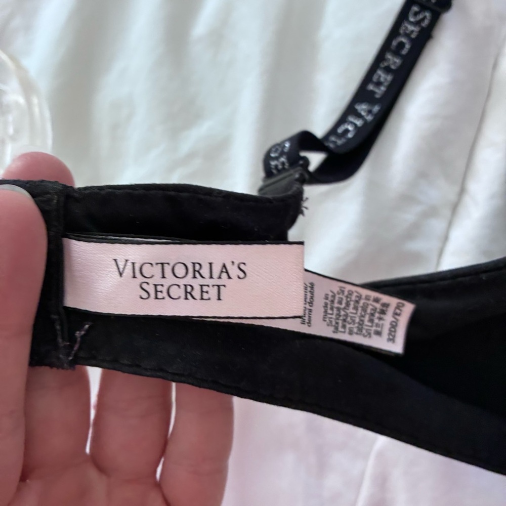 Victoria's Secret Padded Bra Black Size 32D - Picture 5 of 5